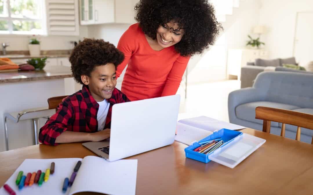 Aider son enfant même quand on doute : pourquoi la confiance pédagogique change tout